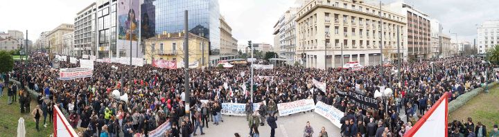 Στις 28 Φλεβάρη, στην επέτειο ενός χρόνου από το έγκλημα στα Τέμπη όλοι μαζί υποσχεθήκαμε ξανά πως «το έγκλημα αυτό δεν θα ξεχαστεί», δεν θα περάσει η συγκάλυψη και η πολιτική που ετοιμάζει τα «επόμενα Τέμπη»!